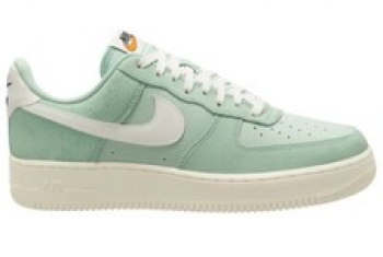 nike air force 1 07 lv8, sz 9, enamel green
